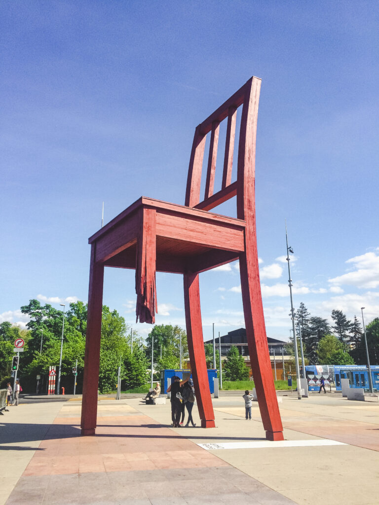 The Broken Chair sculpture urges people to remember landmine victims