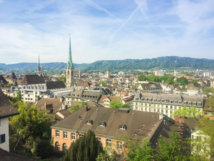 Zürich is known for its old town, historic building, luxury shopping, and amazing Swiss food! There is so much to do for 24 hours in Zürich, Switzerland!