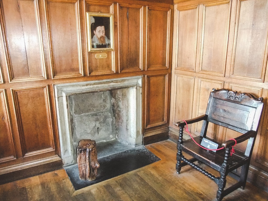 In the neighbouring Royal Apartments, you can find the bed-chamber where Mary, Queen of Scots, gave birth to her son James VI.